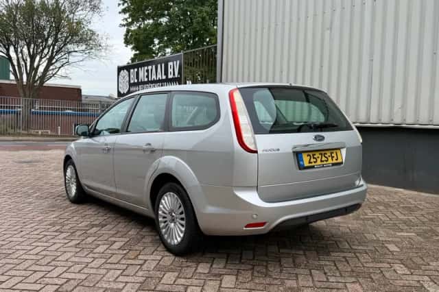 Ford Focus (2008) thumbnail 4