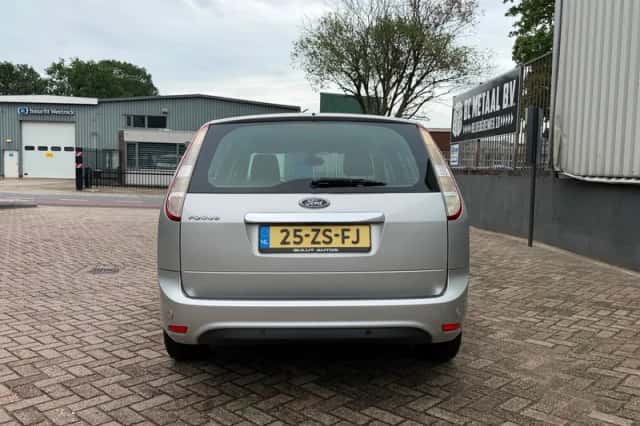 Ford Focus (2008) thumbnail 5
