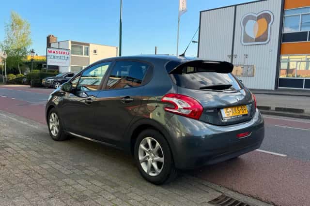 Peugeot 208 (2014) thumbnail 4
