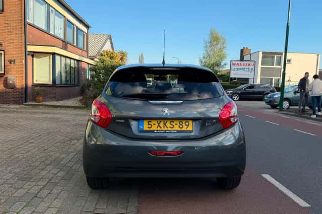 Peugeot 208 (2014) thumbnail 5