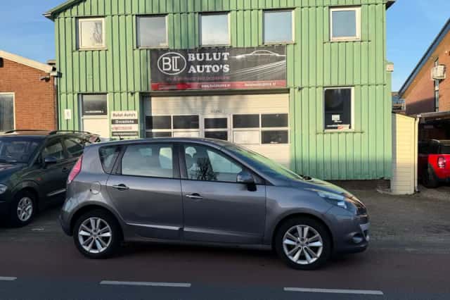 Renault Scénic (2010) thumbnail 1