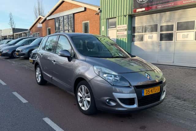 Renault Scénic (2010) thumbnail 2