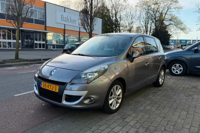 Renault Scénic (2010) thumbnail 4