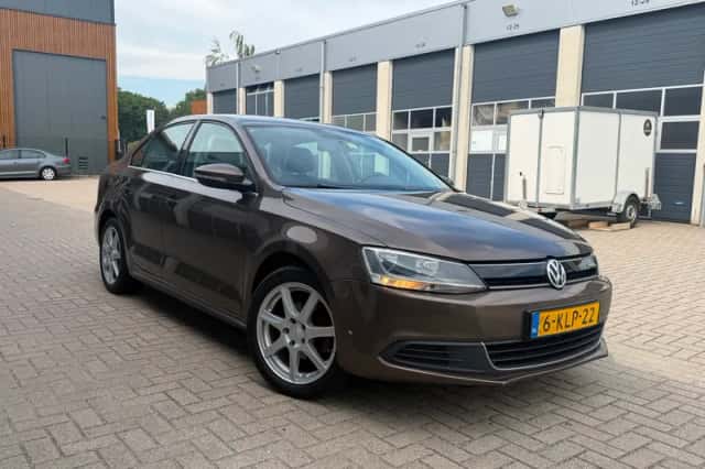 Volkswagen Jetta (2013) thumbnail 1