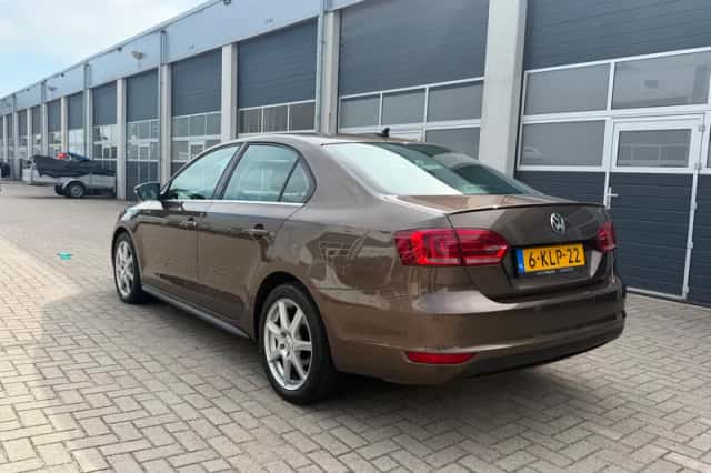Volkswagen Jetta (2013) thumbnail 4