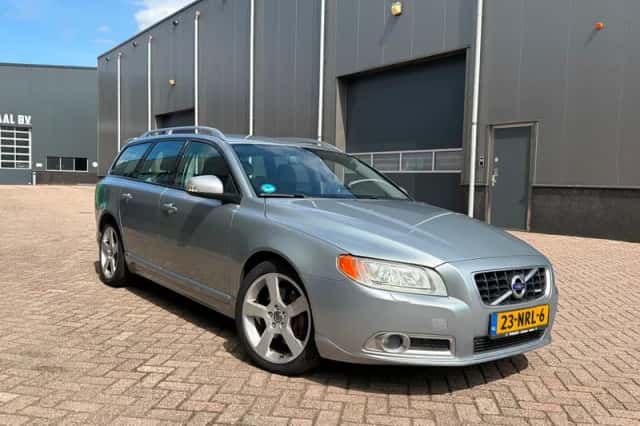 Volvo V70 (2010) thumbnail 1
