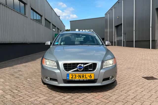 Volvo V70 (2010) thumbnail 2