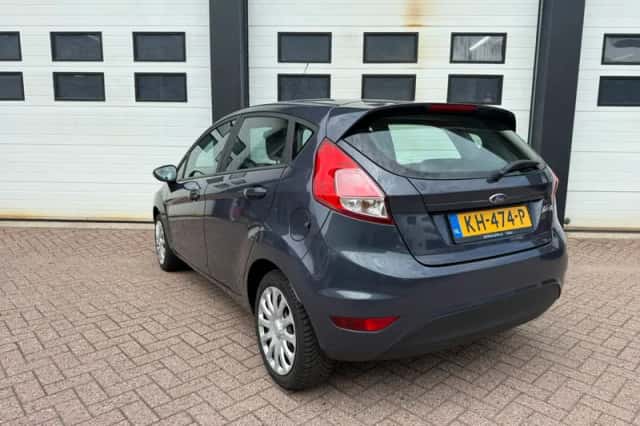 Ford Fiesta (2015) thumbnail 2