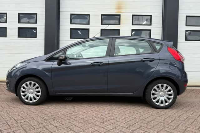 Ford Fiesta (2015) thumbnail 5