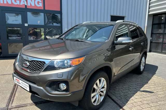 Kia Sorento (2010) thumbnail 1
