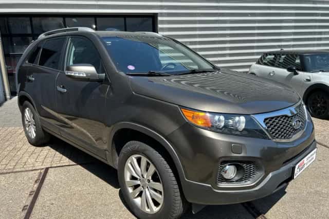 Kia Sorento (2010) thumbnail 3