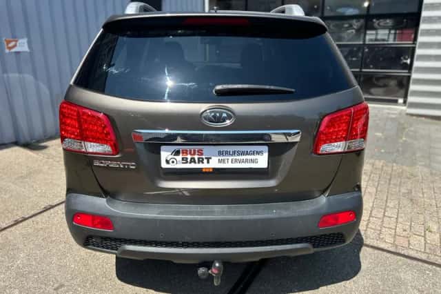 Kia Sorento (2010) thumbnail 5