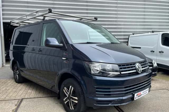Volkswagen Transporter (2016) thumbnail 3