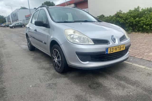 Renault Clio (2009) thumbnail 3