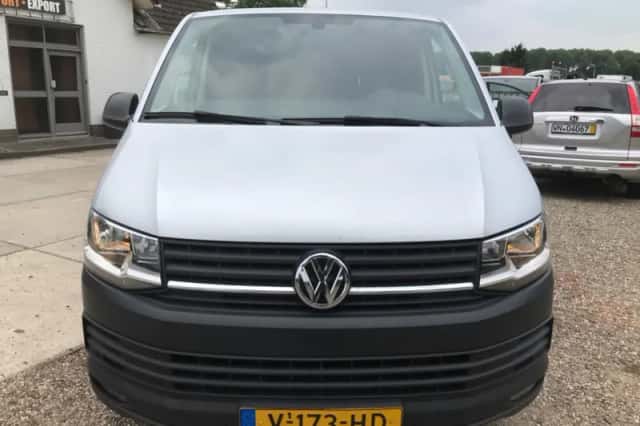 Volkswagen Transporter (2017) thumbnail 2
