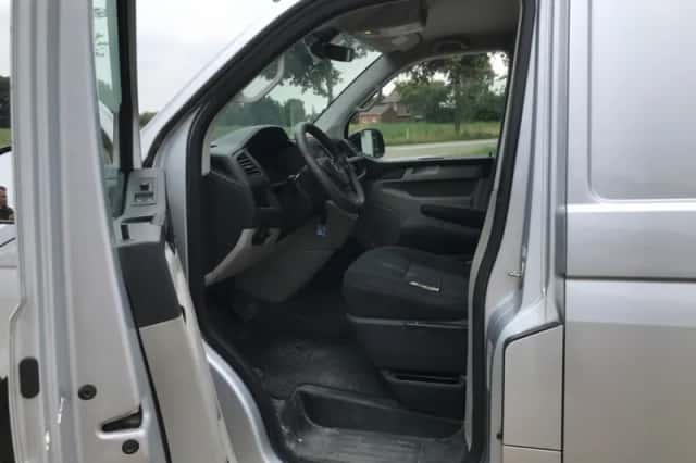 Volkswagen Transporter (2017) thumbnail 3