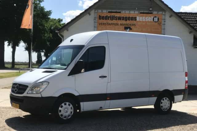 Mercedes-Benz Sprinter (2010) thumbnail 1