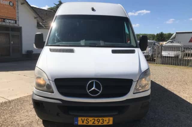 Mercedes-Benz Sprinter (2010) thumbnail 2