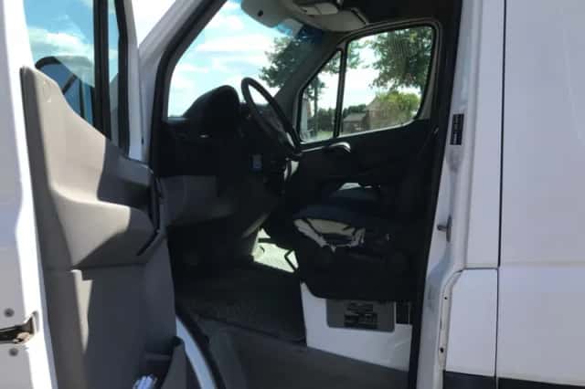 Mercedes-Benz Sprinter (2010) thumbnail 3