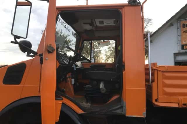 Mercedes-Benz Unimog (1980) thumbnail 4