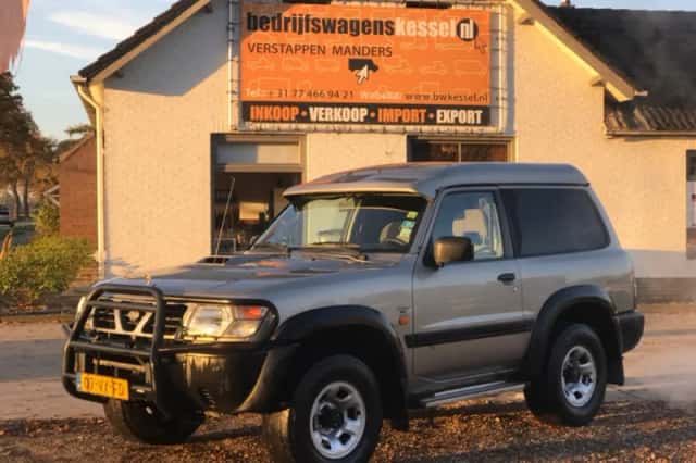 Nissan Patrol (2001) thumbnail 1