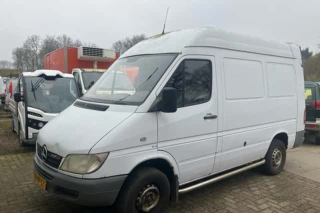 Mercedes-Benz Sprinter (2003) thumbnail 3