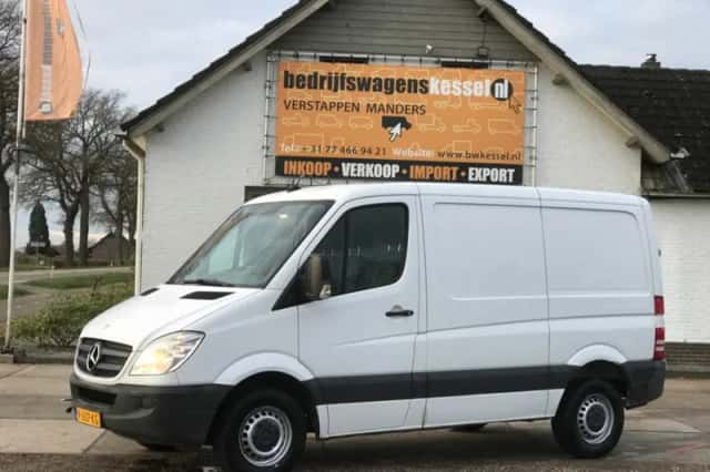 Mercedes-Benz Sprinter (2011) thumbnail 3