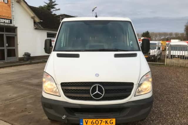 Mercedes-Benz Sprinter (2011) thumbnail 4