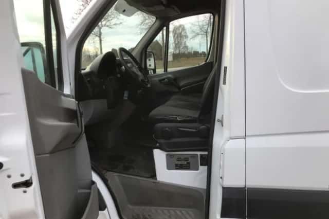 Mercedes-Benz Sprinter (2011) thumbnail 5
