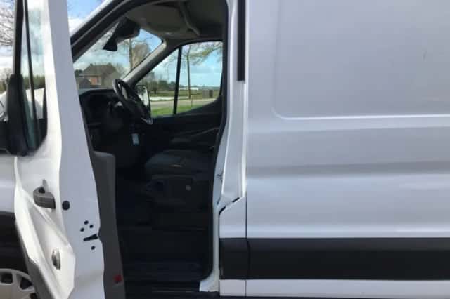 Ford Transit (2022) thumbnail 3