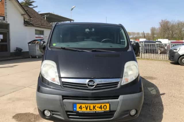 Opel Vivaro (2011) thumbnail 2
