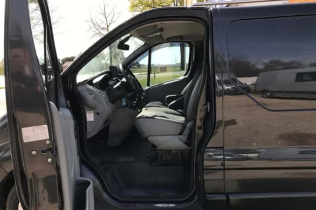 Opel Vivaro (2011) thumbnail 3