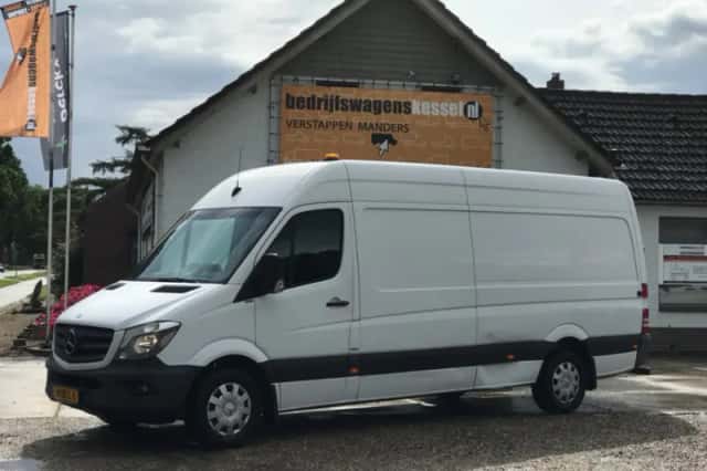 Mercedes-Benz Sprinter (2015) thumbnail 1