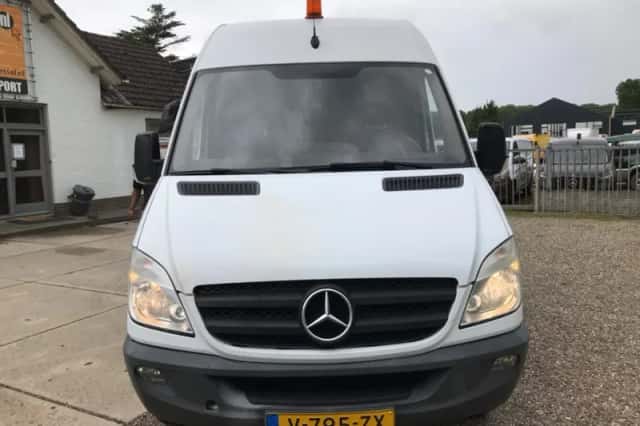 Mercedes-Benz Sprinter (2010) thumbnail 2