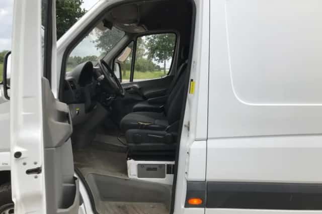 Mercedes-Benz Sprinter (2010) thumbnail 3