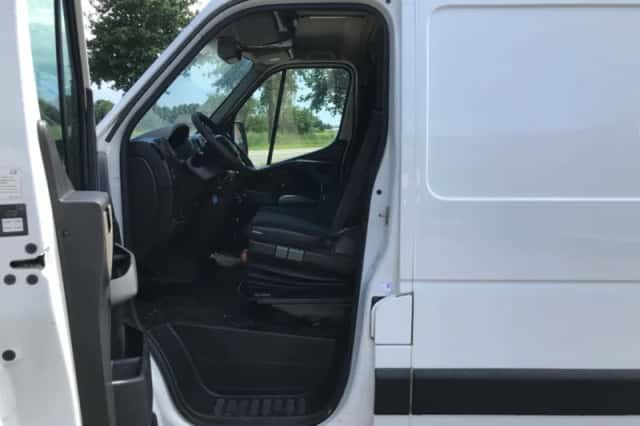 Renault Master (2015) thumbnail 3