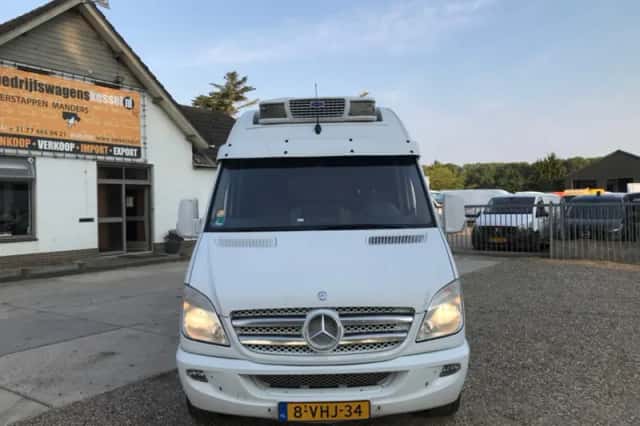 Mercedes-Benz Sprinter (2010) thumbnail 2