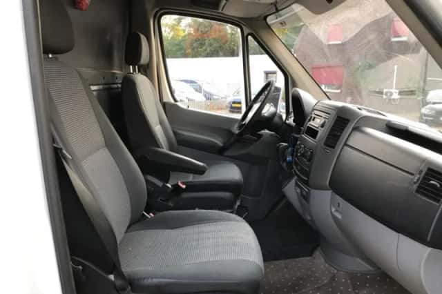 Mercedes-Benz Sprinter (2010) thumbnail 6