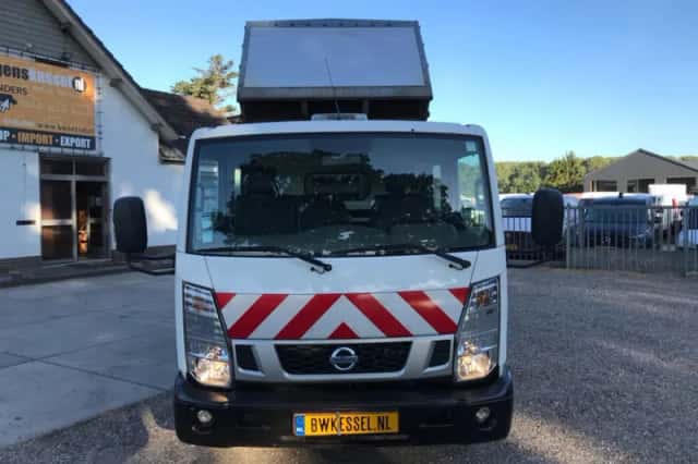 Nissan Cabstar (2015) thumbnail 2