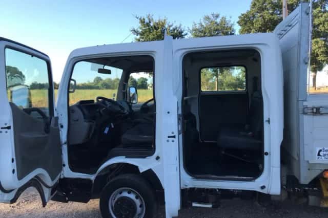 Nissan Cabstar (2015) thumbnail 4