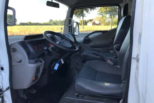 Nissan Cabstar (2015) thumbnail 5
