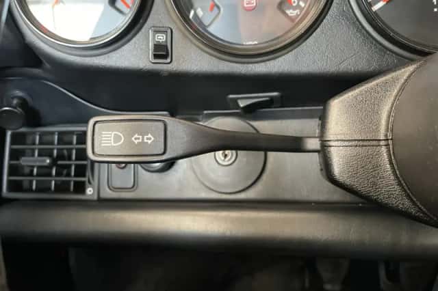 Porsche 911 (1988) thumbnail 13