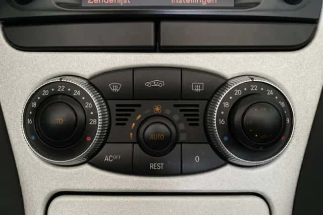 Mercedes-Benz SL-Klasse (2002) thumbnail 27