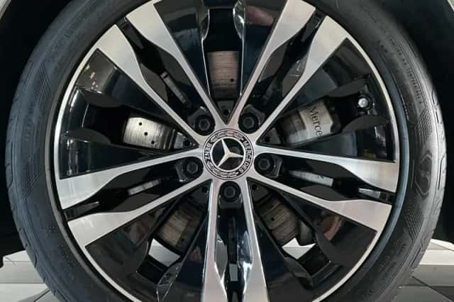 Mercedes-Benz C-Klasse (2023) thumbnail 3