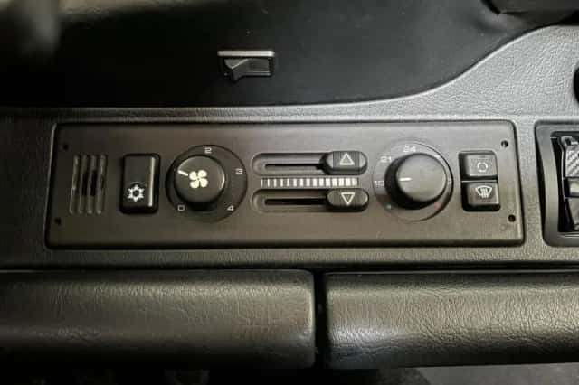 Porsche 911 (1990) thumbnail 13