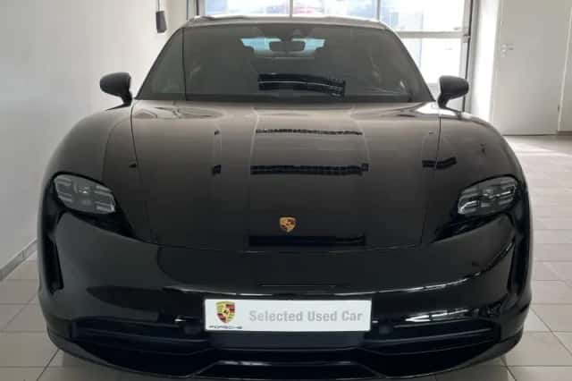 Porsche Taycan (2021) thumbnail 2