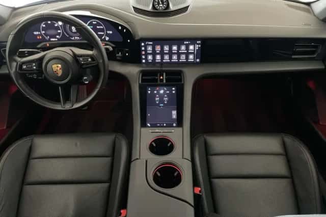 Porsche Taycan (2021) thumbnail 4