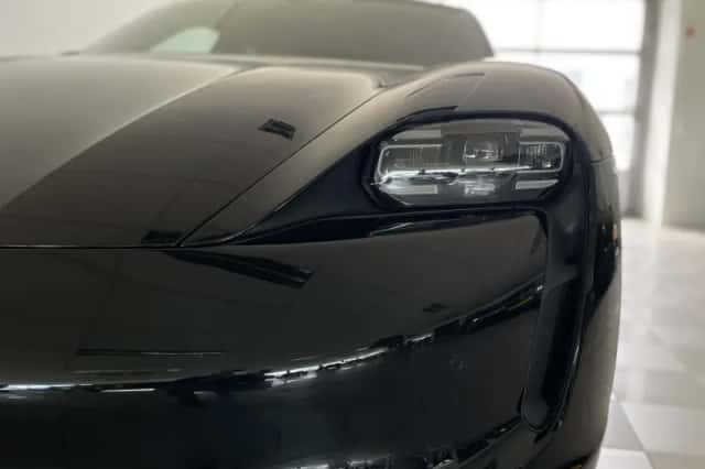 Porsche Taycan (2021) thumbnail 5