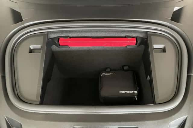 Porsche Taycan (2021) thumbnail 6