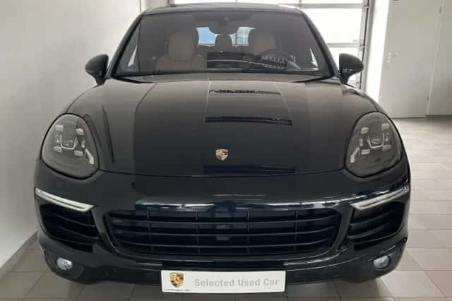 Porsche Cayenne (2015) thumbnail 2